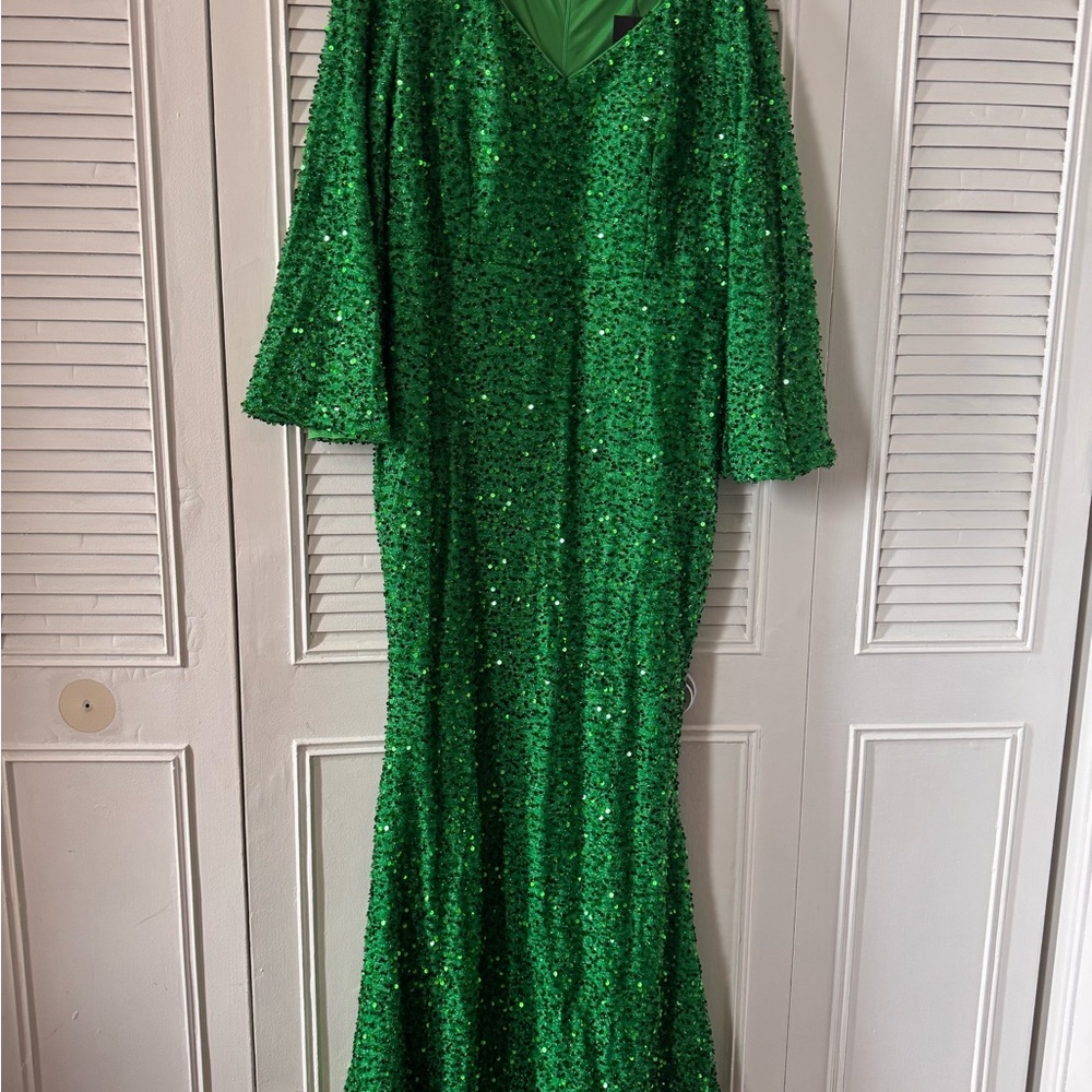 Elegant Green Sequin Gown